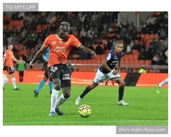 斯特拉斯堡逆转洛里昂：下半场连换8人调整，加强前场进攻